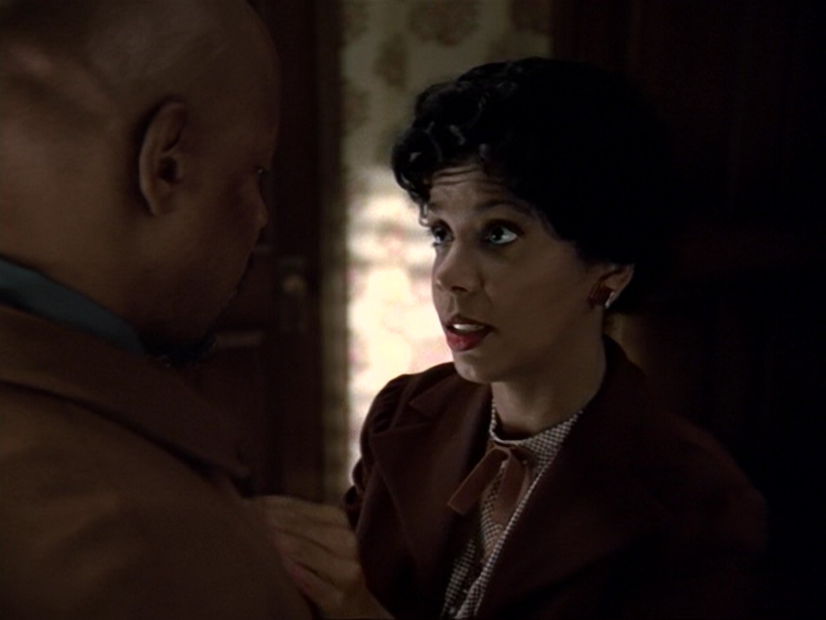 extant_StarTrek_DS9_6x13-FarBeyondTheStars_3583.jpg