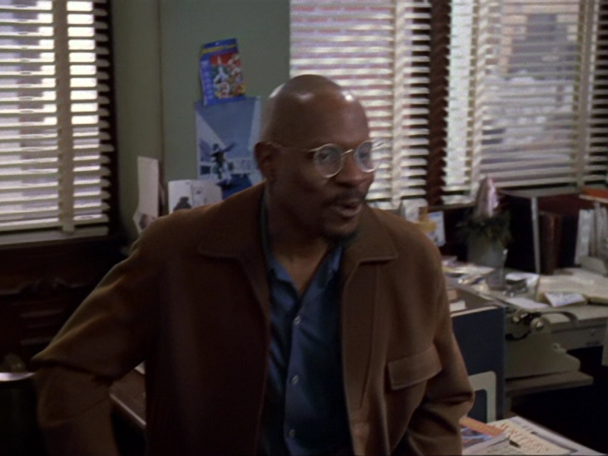 extant_StarTrek_DS9_6x13-FarBeyondTheStars_3811.jpg