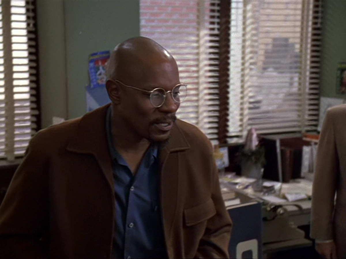 extant_StarTrek_DS9_6x13-FarBeyondTheStars_3812.jpg