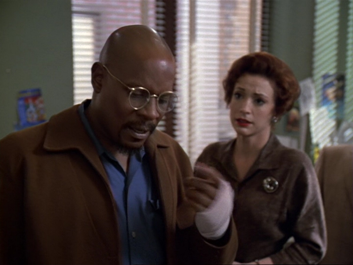 extant_StarTrek_DS9_6x13-FarBeyondTheStars_3855.jpg