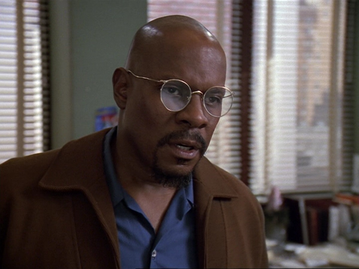 extant_StarTrek_DS9_6x13-FarBeyondTheStars_3884.jpg