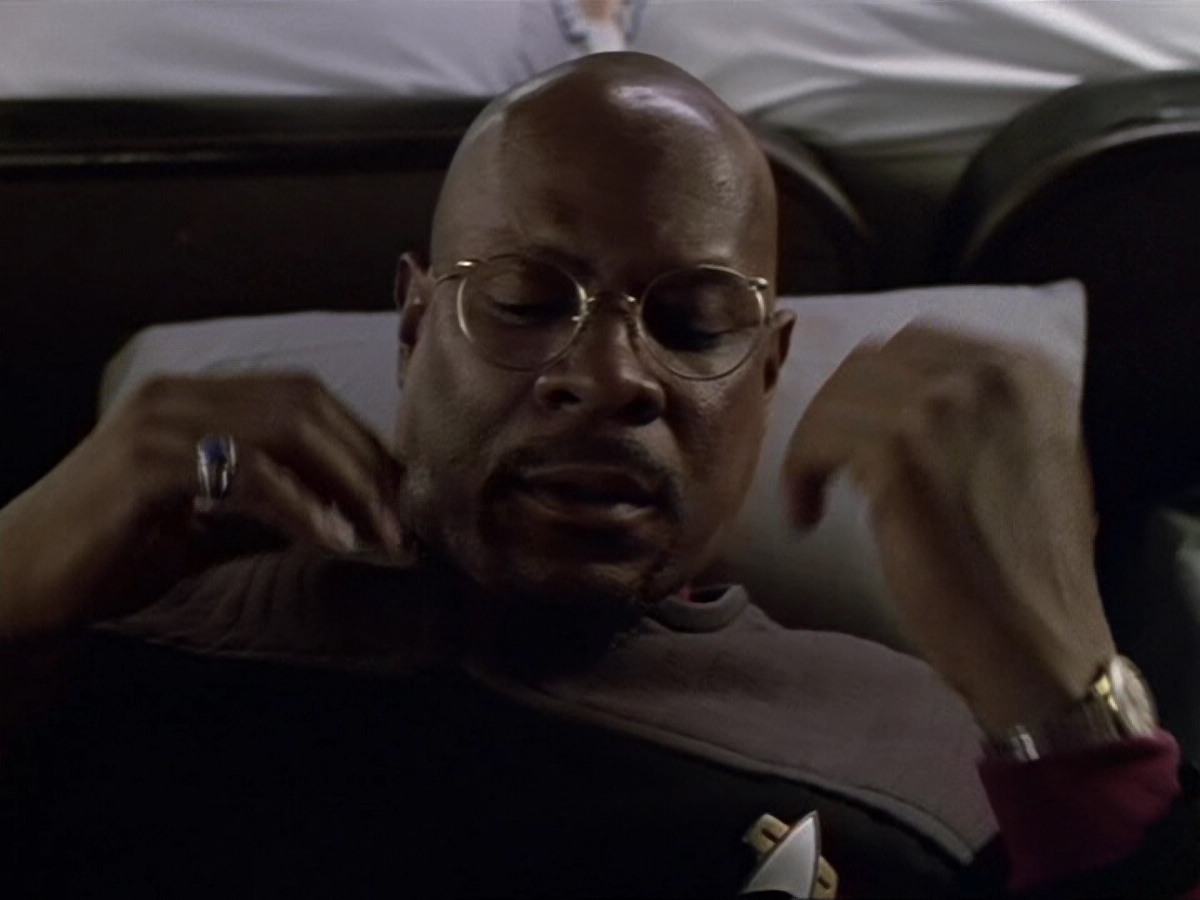 extant_StarTrek_DS9_6x13-FarBeyondTheStars_4182.jpg