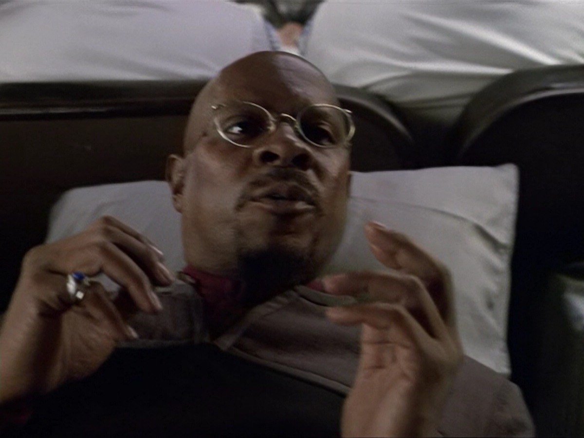 extant_StarTrek_DS9_6x13-FarBeyondTheStars_4191.jpg