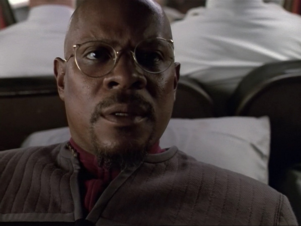 extant_StarTrek_DS9_6x13-FarBeyondTheStars_4221.jpg