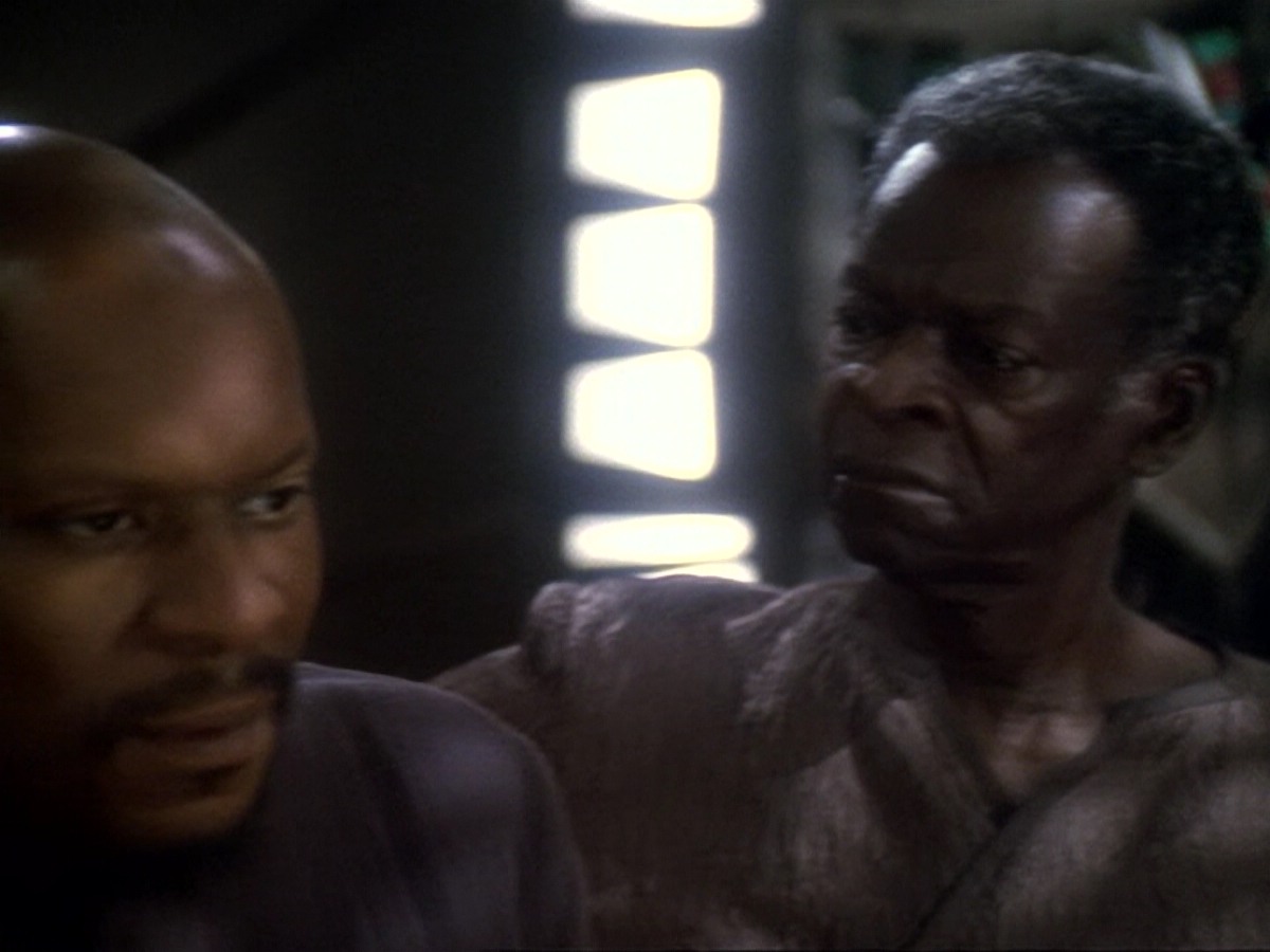 extant_StarTrek_DS9_6x13-FarBeyondTheStars_4449.jpg