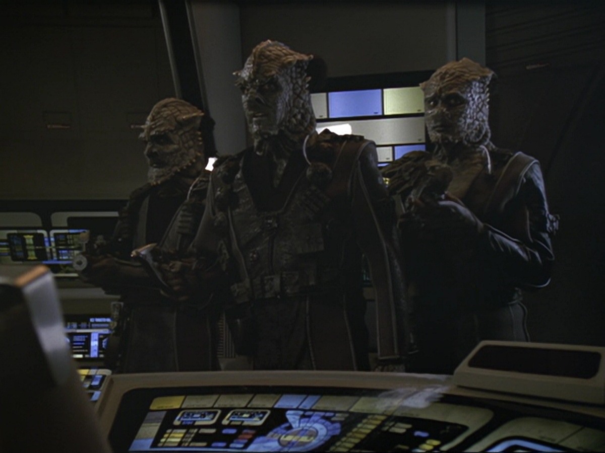 extant_StarTrek_DS9_6x14-OneLittleShip_0381.jpg