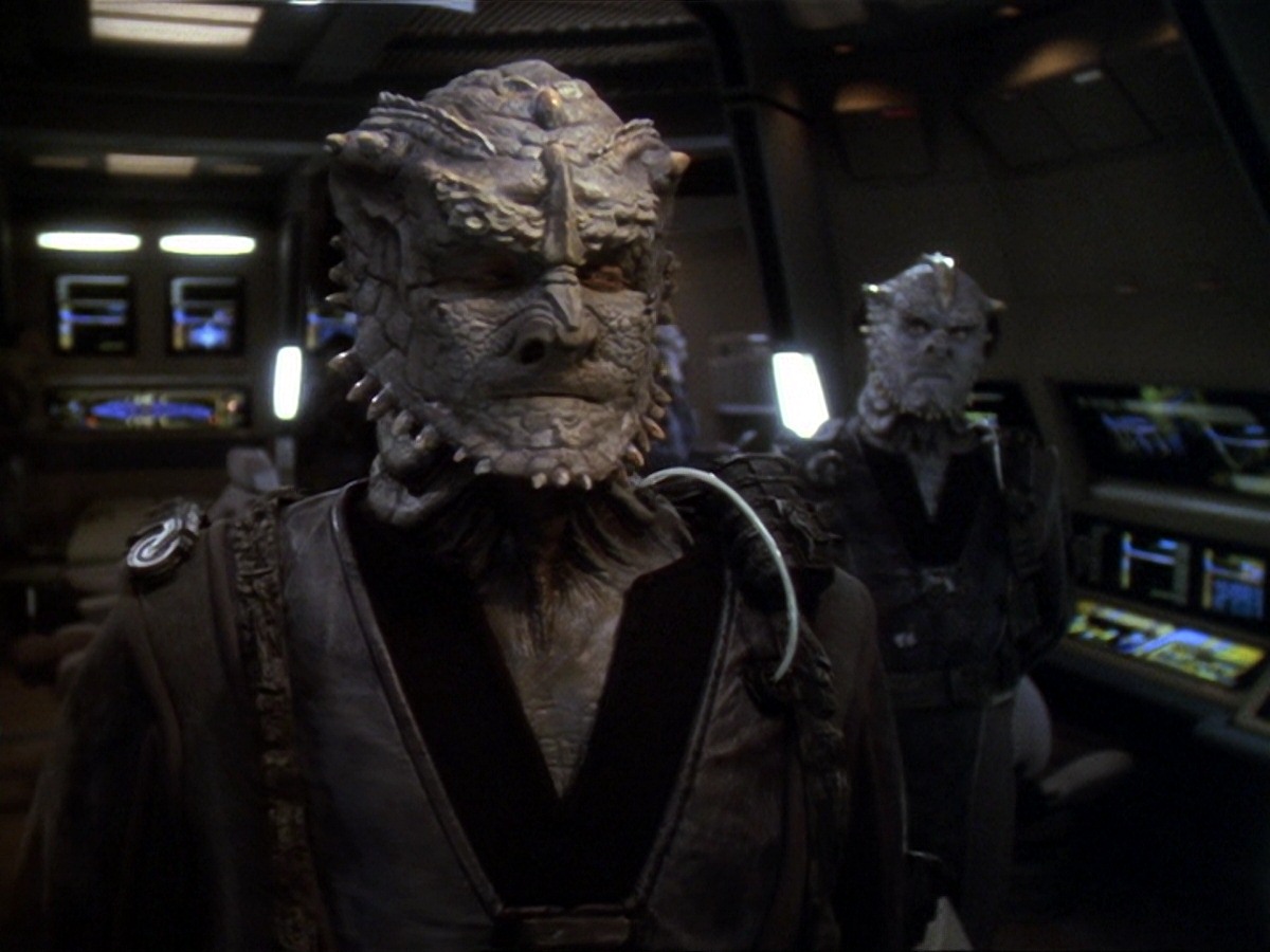 extant_StarTrek_DS9_6x14-OneLittleShip_0717.jpg