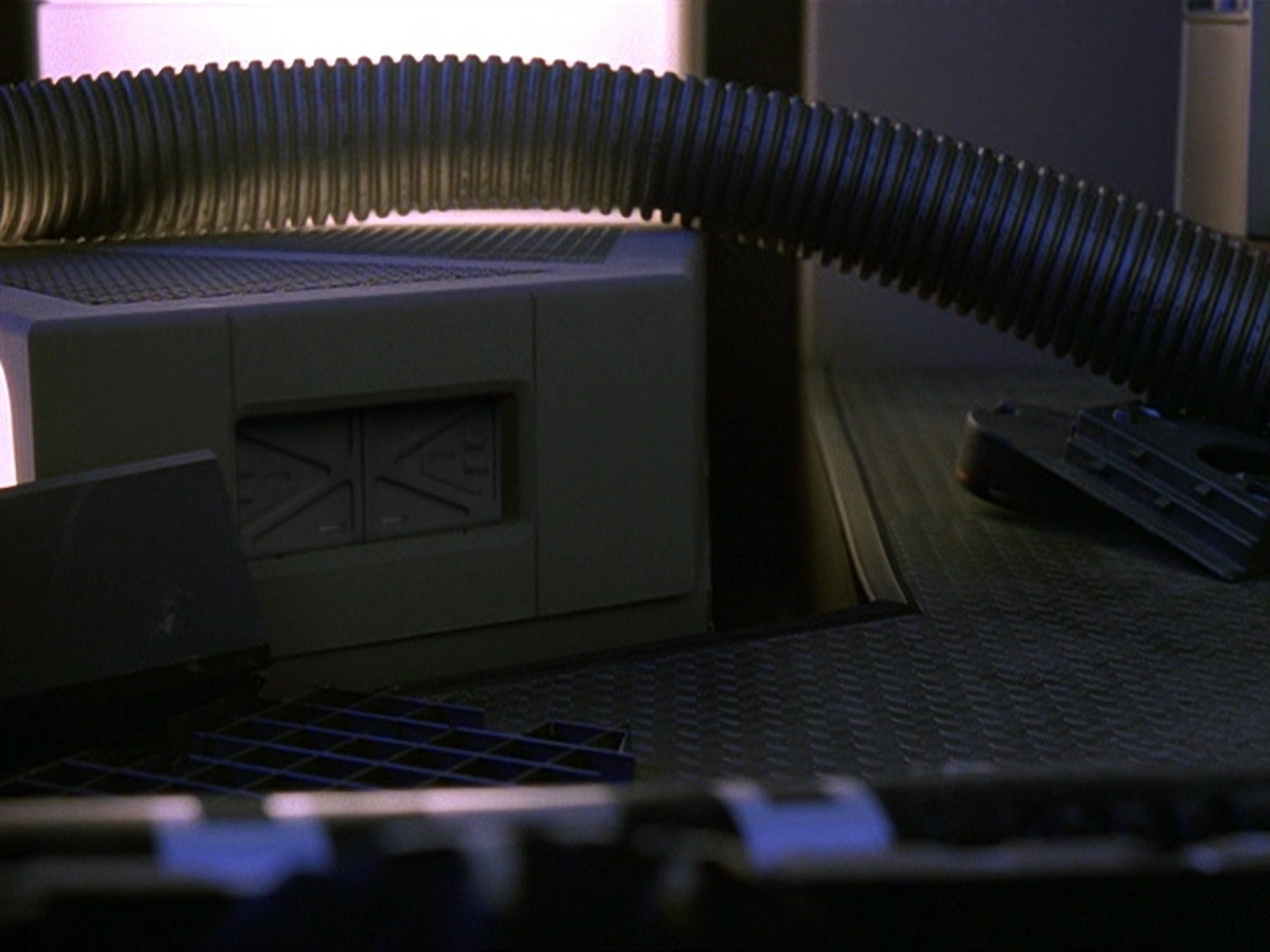 extant_StarTrek_DS9_6x14-OneLittleShip_1738.jpg