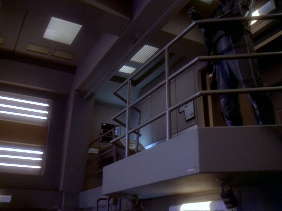 extant_StarTrek_DS9_6x14-OneLittleShip_1782.jpg
