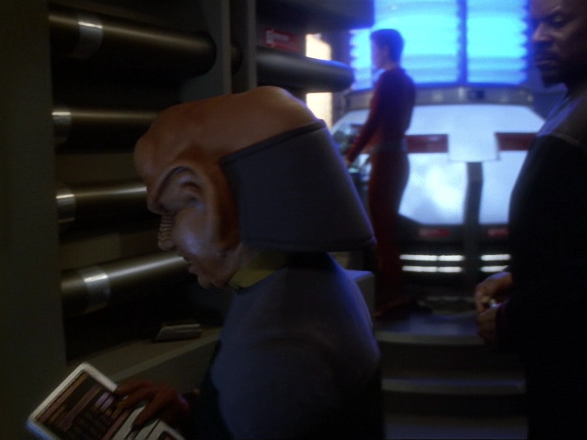 extant_StarTrek_DS9_6x14-OneLittleShip_2287.jpg
