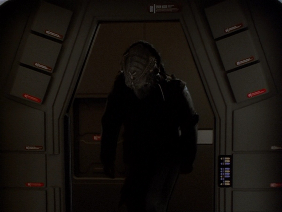 extant_StarTrek_DS9_6x14-OneLittleShip_2384.jpg