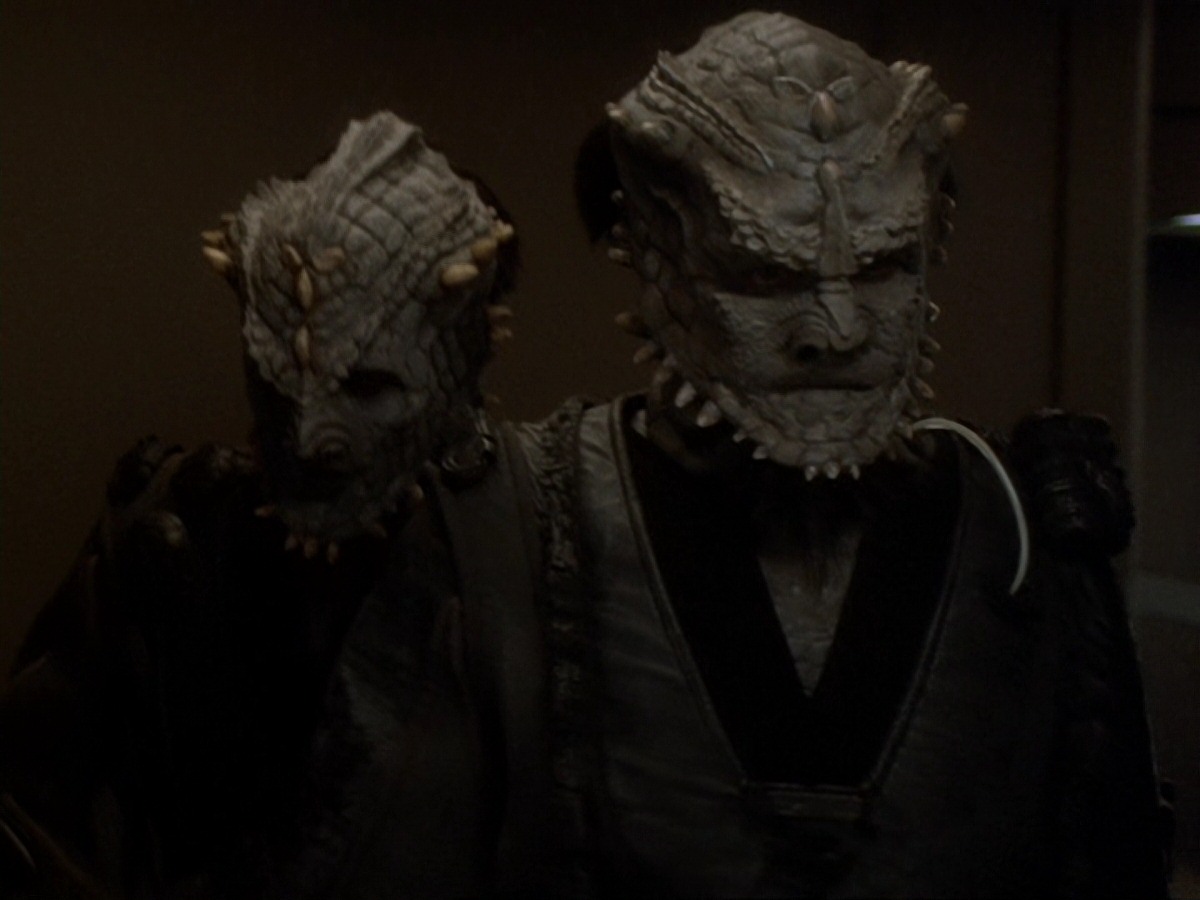 extant_StarTrek_DS9_6x14-OneLittleShip_2394.jpg