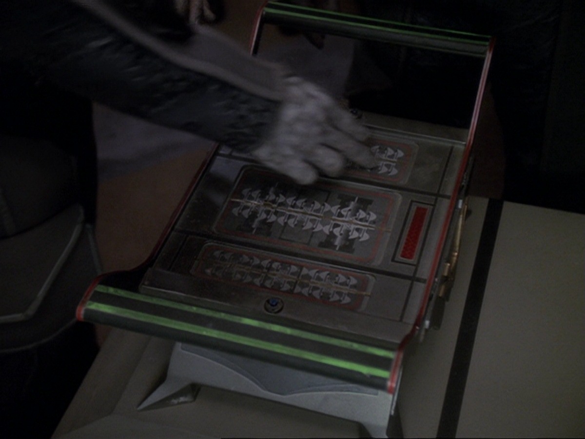 extant_StarTrek_DS9_6x14-OneLittleShip_2816.jpg
