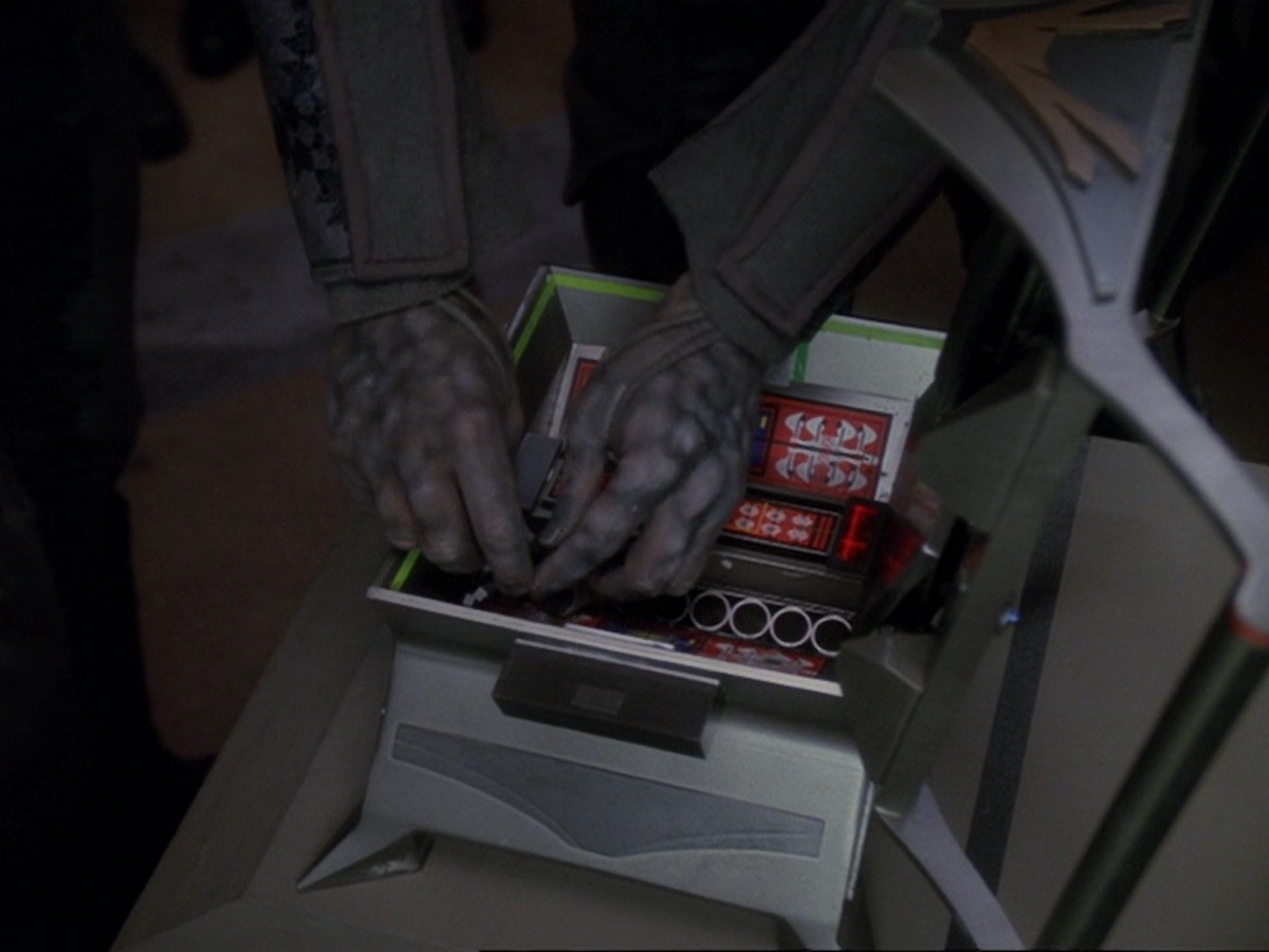 extant_StarTrek_DS9_6x14-OneLittleShip_2826.jpg