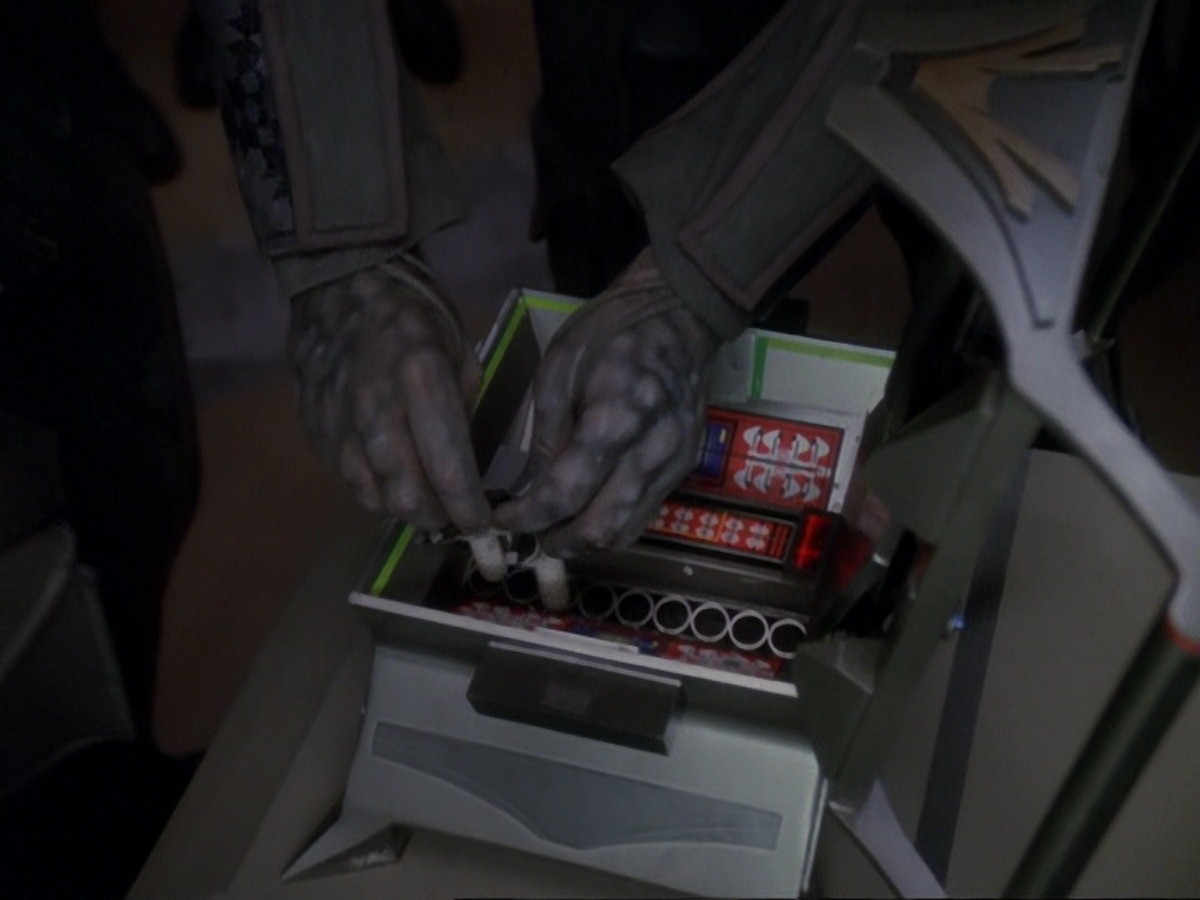 extant_StarTrek_DS9_6x14-OneLittleShip_2827.jpg