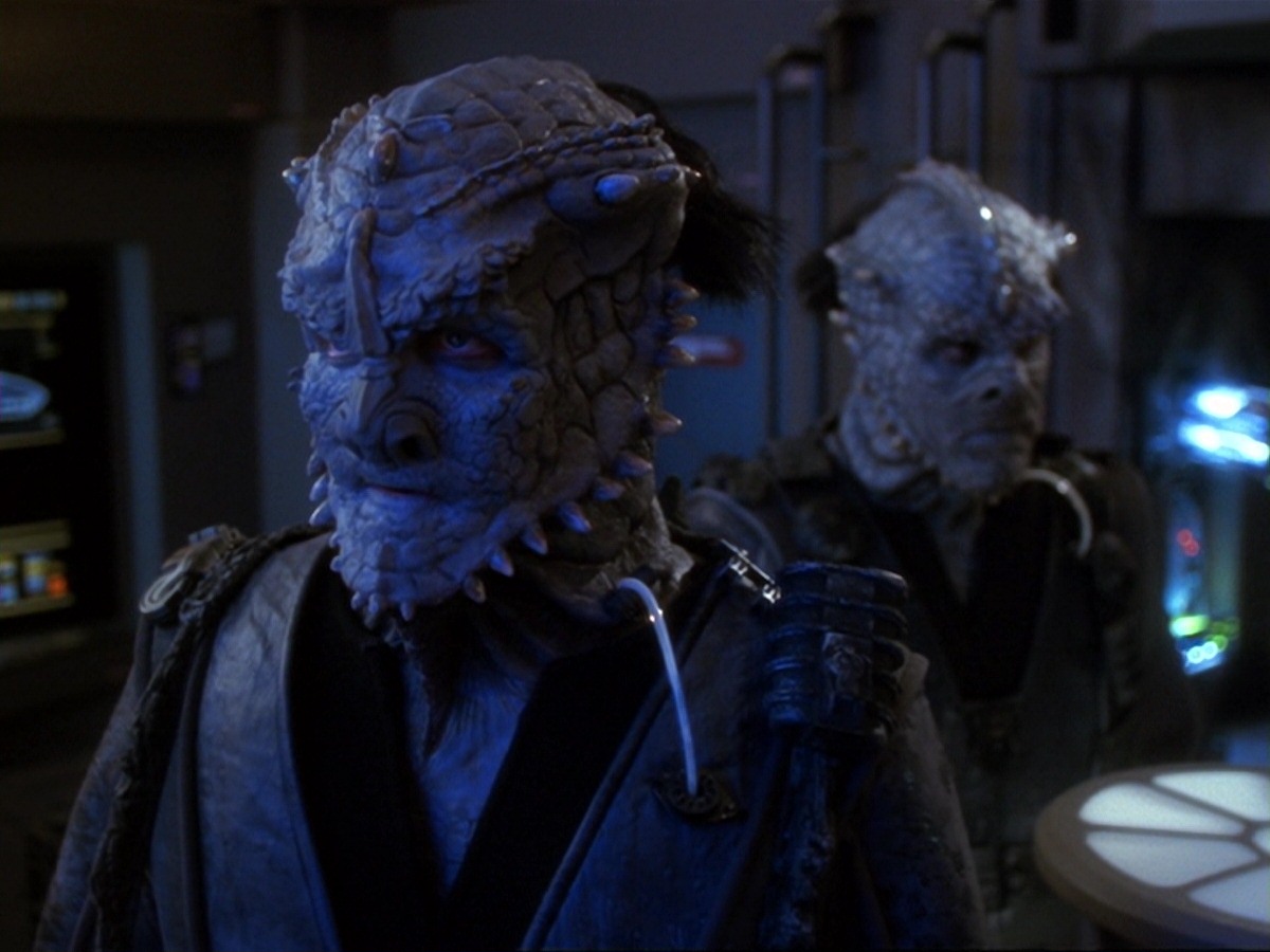 extant_StarTrek_DS9_6x14-OneLittleShip_3334.jpg