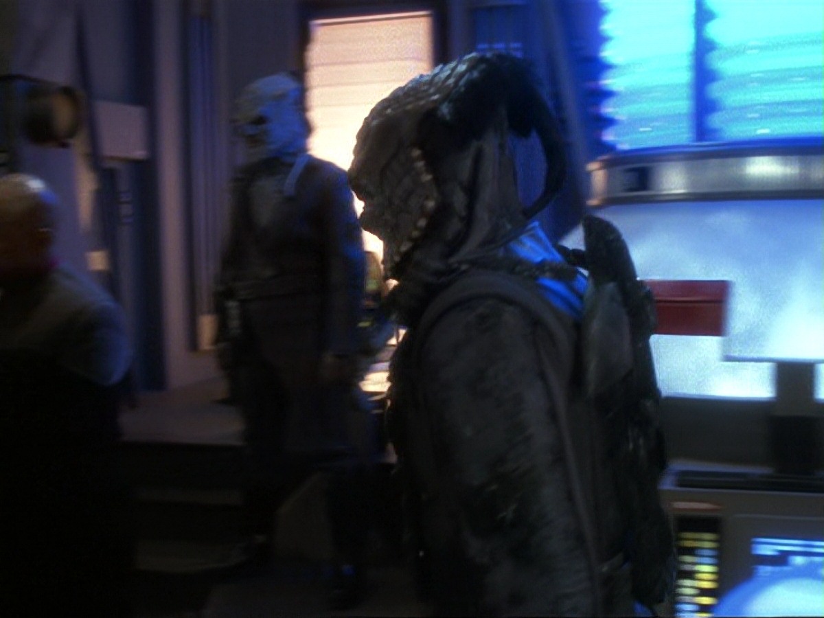 extant_StarTrek_DS9_6x14-OneLittleShip_3344.jpg