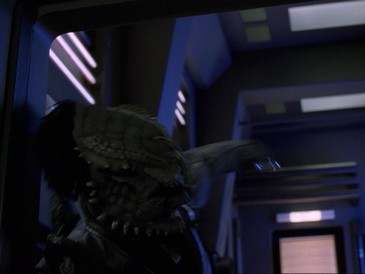 extant_StarTrek_DS9_6x14-OneLittleShip_3352.jpg