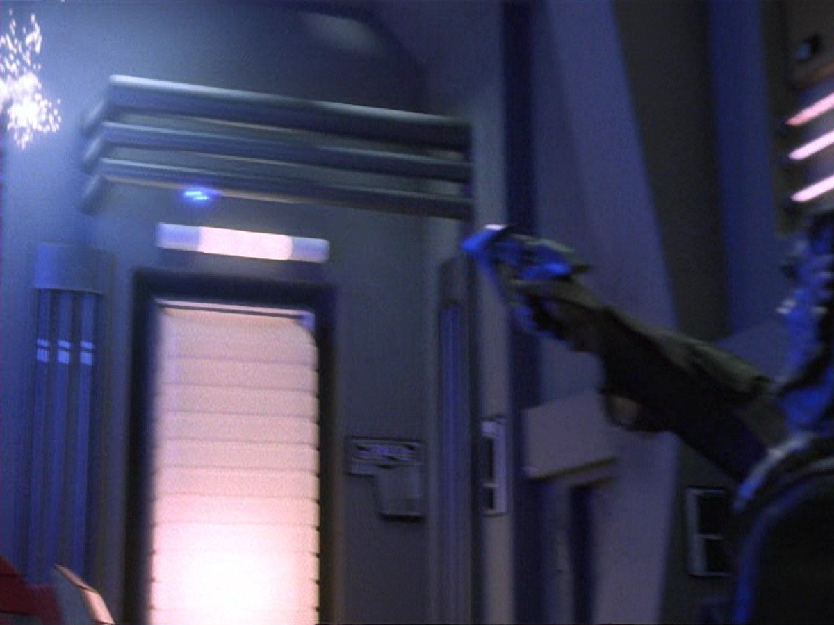 extant_StarTrek_DS9_6x14-OneLittleShip_3359.jpg