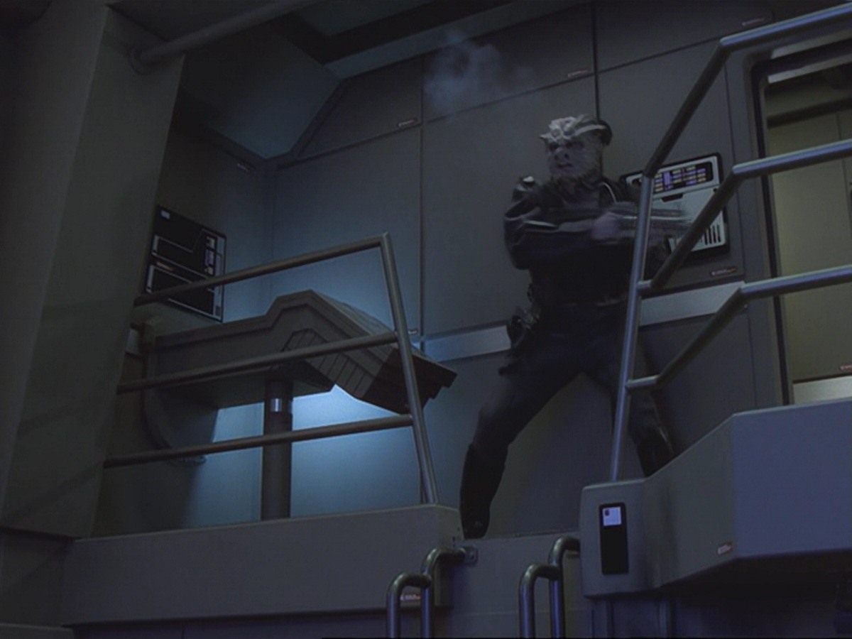 extant_StarTrek_DS9_6x14-OneLittleShip_3374.jpg