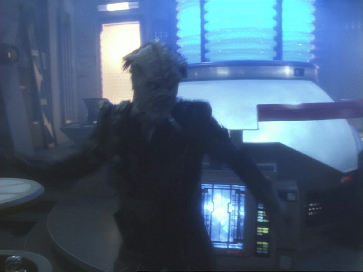 extant_StarTrek_DS9_6x14-OneLittleShip_3378.jpg