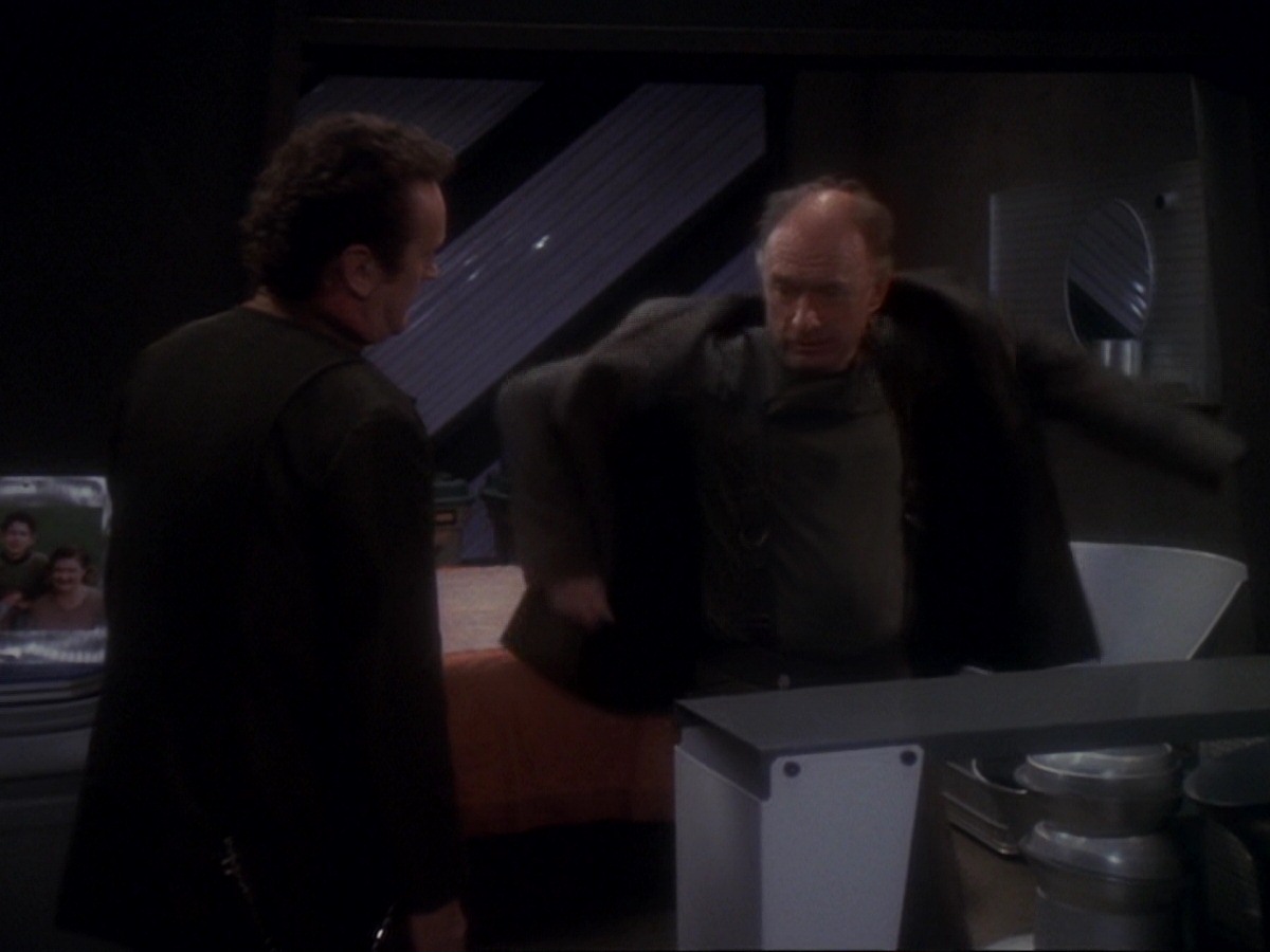 extant_StarTrek_DS9_6x15-HonorAmongThieves_3281.jpg