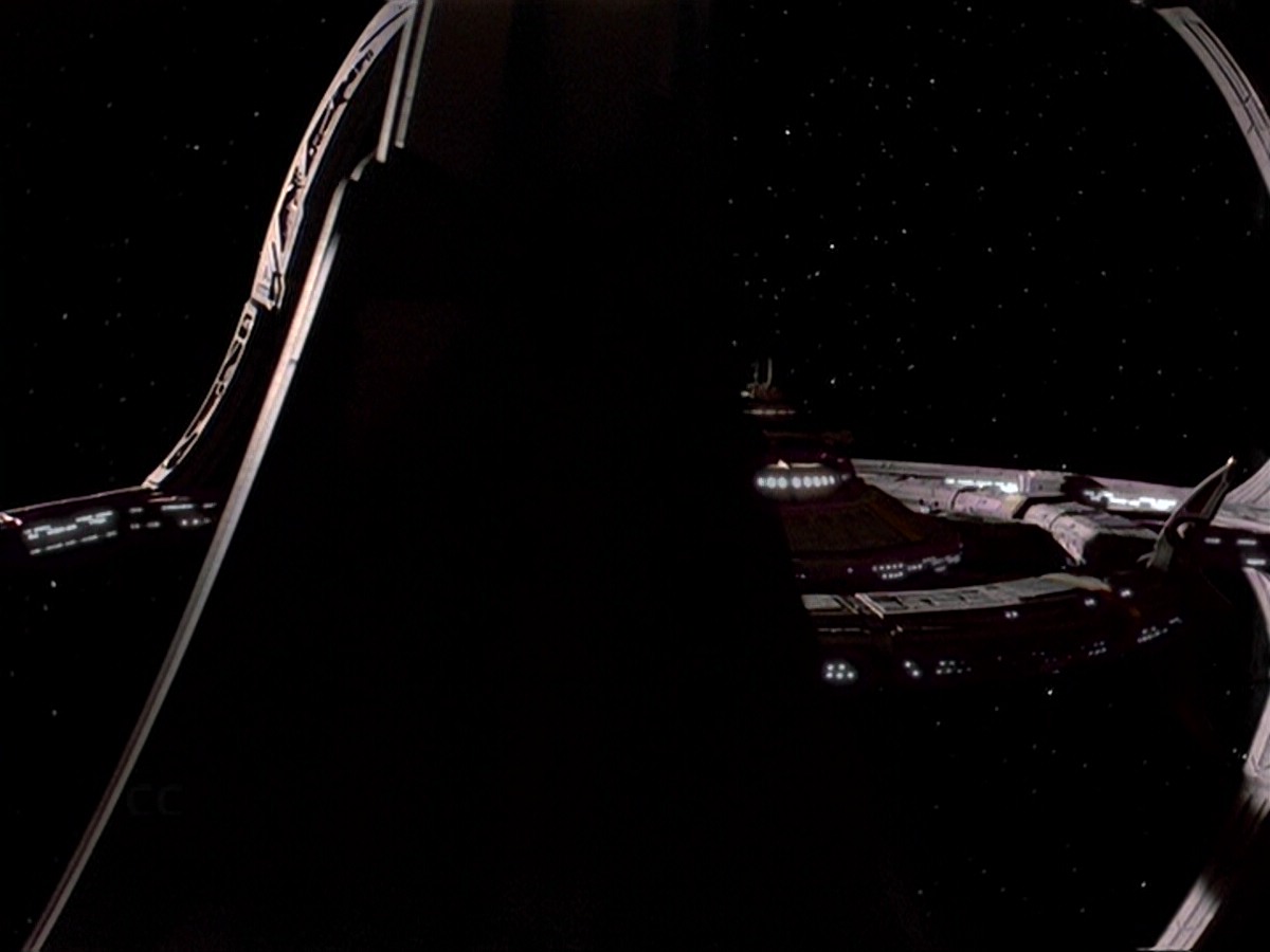 extant_StarTrek_DS9_6x17-WrongsDarkerThanDeathOrNight_0004.jpg
