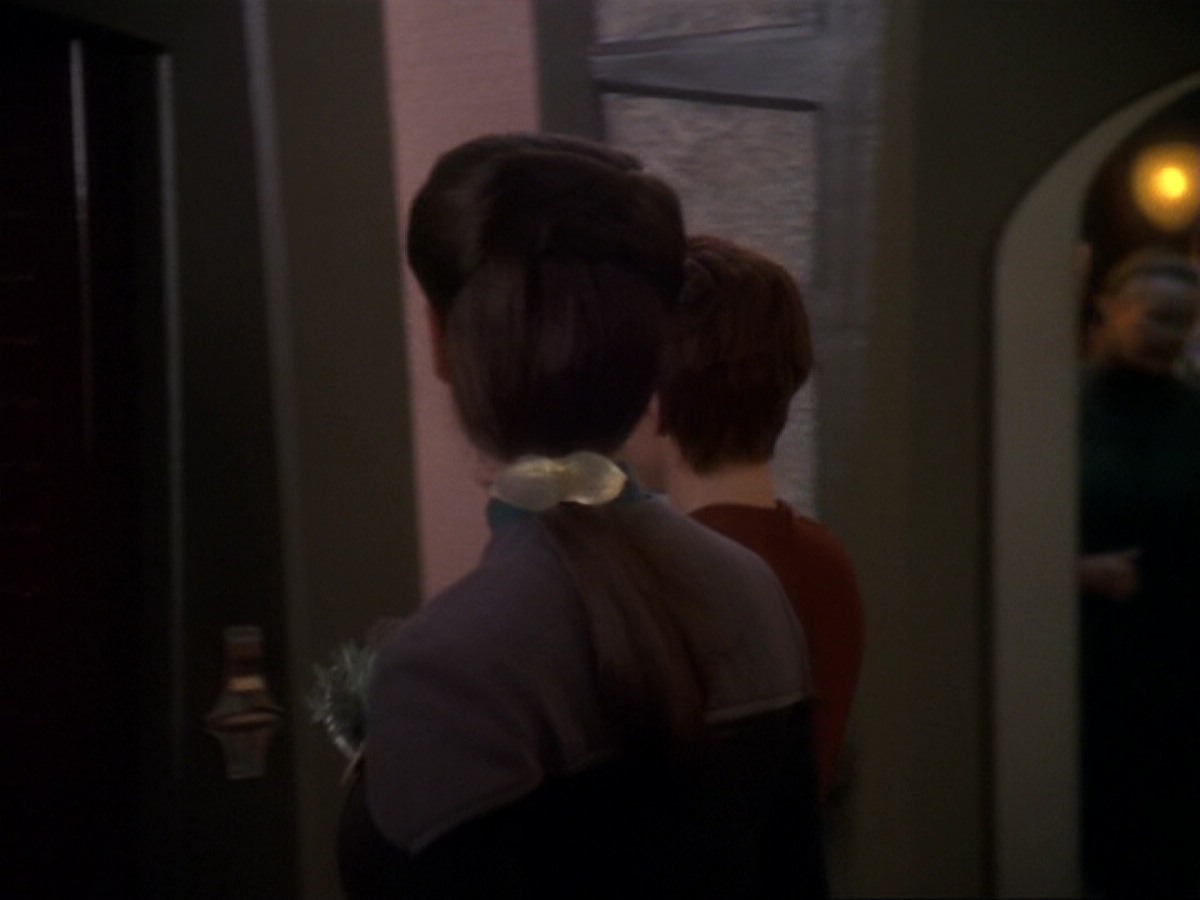 extant_StarTrek_DS9_6x17-WrongsDarkerThanDeathOrNight_0188.jpg