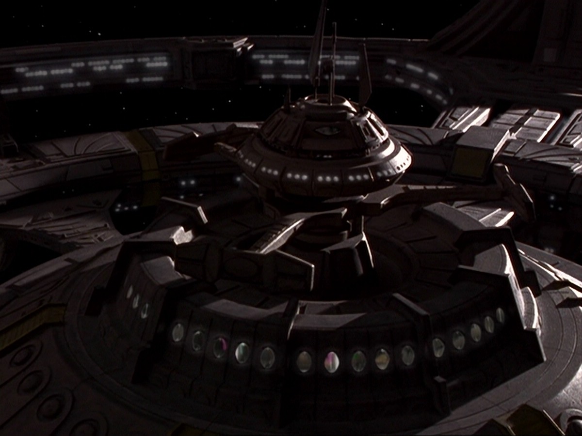 extant_StarTrek_DS9_6x17-WrongsDarkerThanDeathOrNight_0931.jpg
