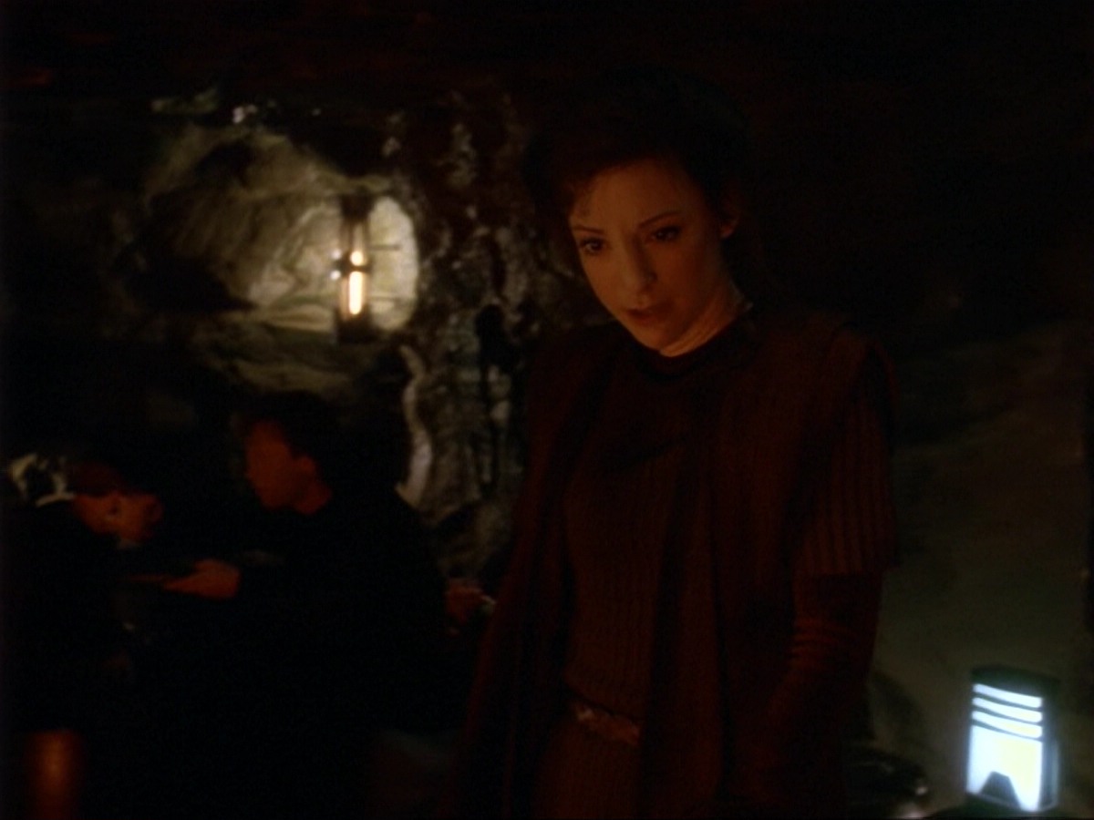 extant_StarTrek_DS9_6x17-WrongsDarkerThanDeathOrNight_1369.jpg