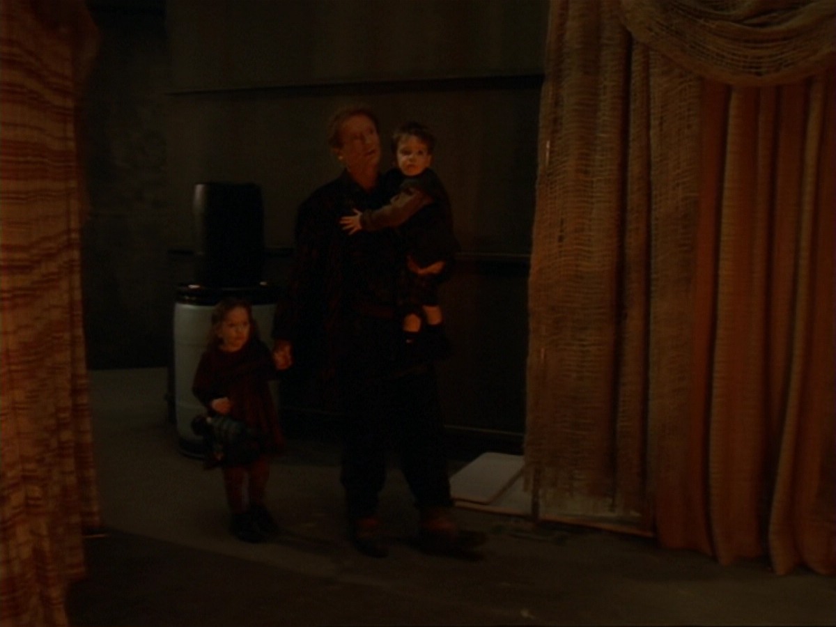 extant_StarTrek_DS9_6x17-WrongsDarkerThanDeathOrNight_1407.jpg