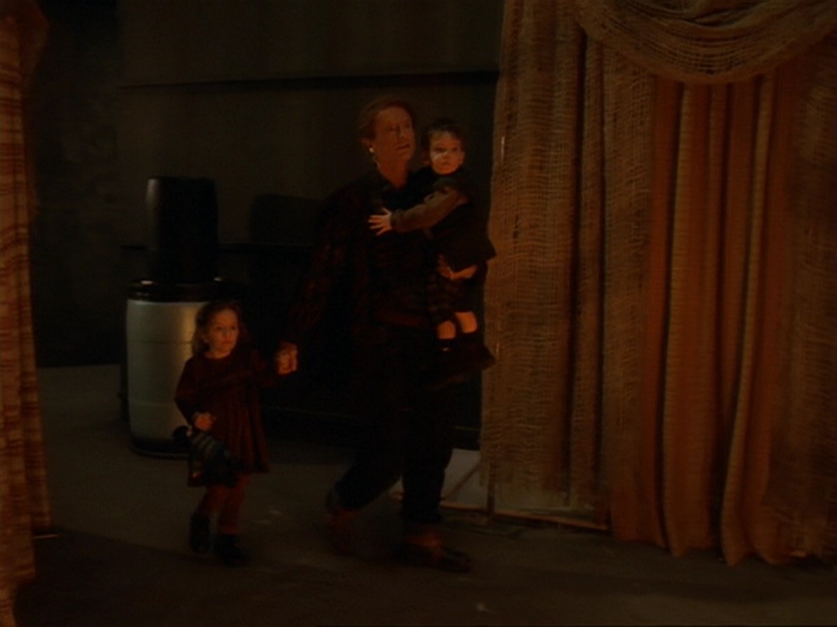 extant_StarTrek_DS9_6x17-WrongsDarkerThanDeathOrNight_1408.jpg