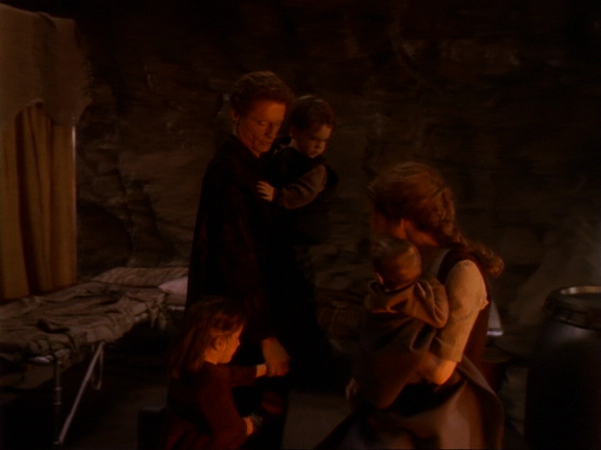 extant_StarTrek_DS9_6x17-WrongsDarkerThanDeathOrNight_1437.jpg