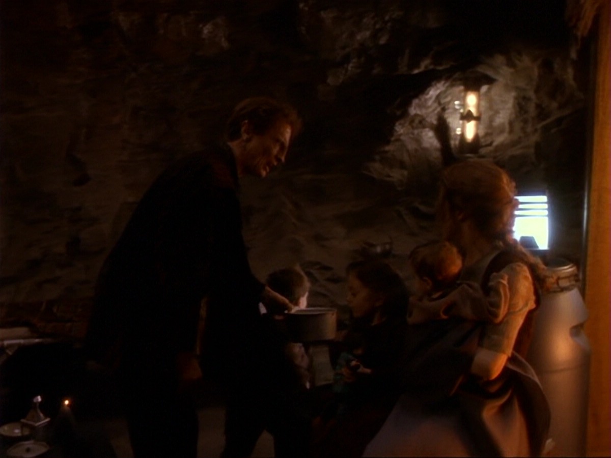 extant_StarTrek_DS9_6x17-WrongsDarkerThanDeathOrNight_1446.jpg