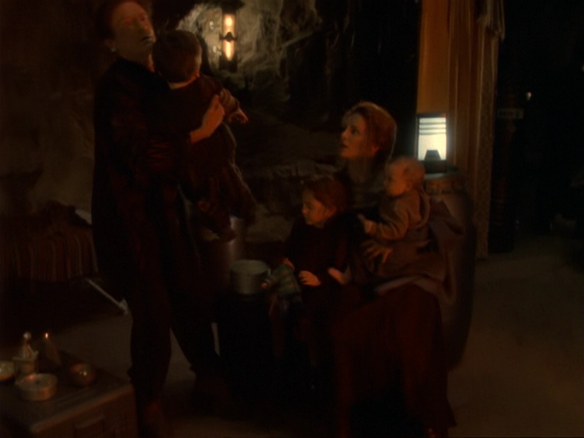 extant_StarTrek_DS9_6x17-WrongsDarkerThanDeathOrNight_1561.jpg