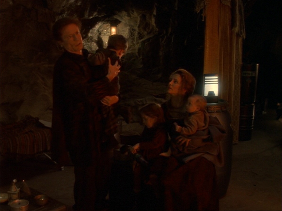extant_StarTrek_DS9_6x17-WrongsDarkerThanDeathOrNight_1566.jpg