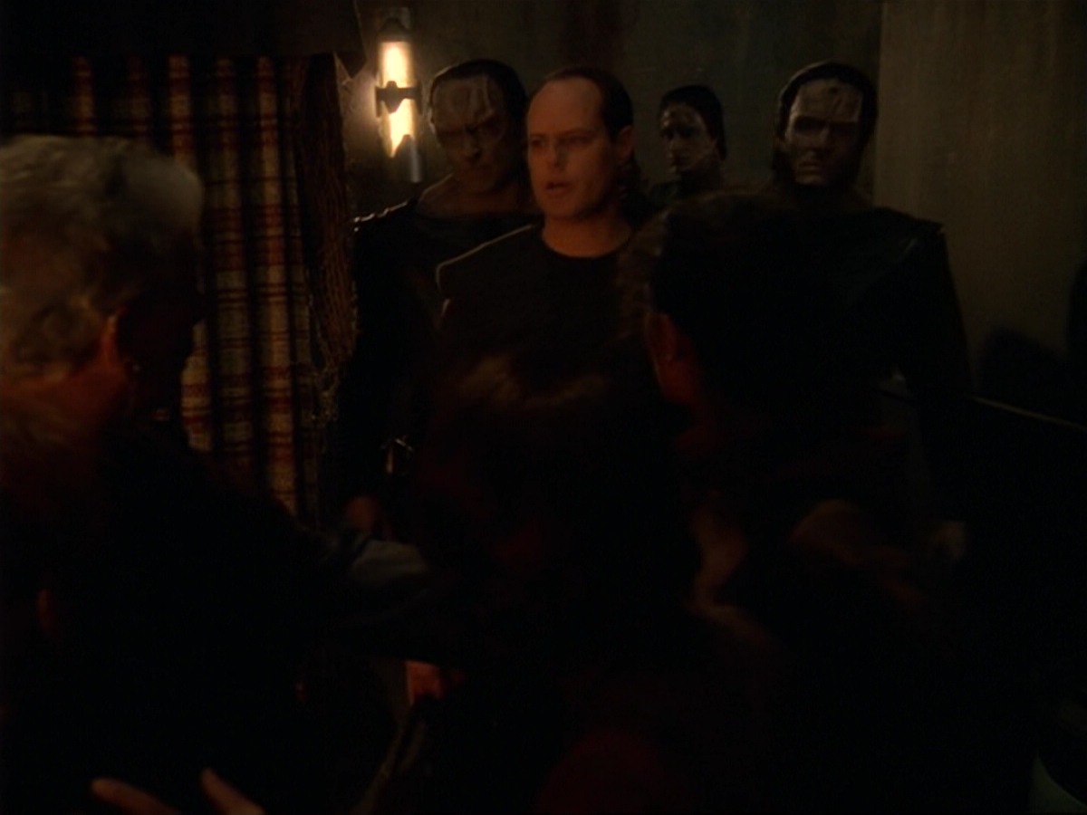 extant_StarTrek_DS9_6x17-WrongsDarkerThanDeathOrNight_1671.jpg