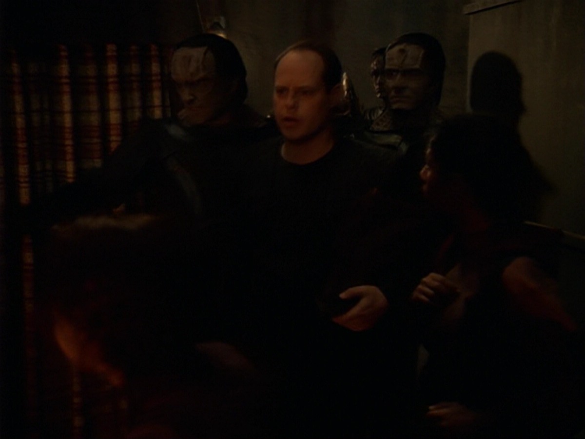 extant_StarTrek_DS9_6x17-WrongsDarkerThanDeathOrNight_1673.jpg