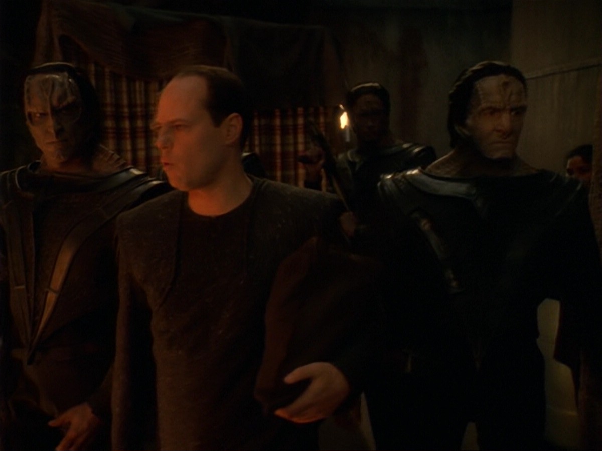 extant_StarTrek_DS9_6x17-WrongsDarkerThanDeathOrNight_1681.jpg