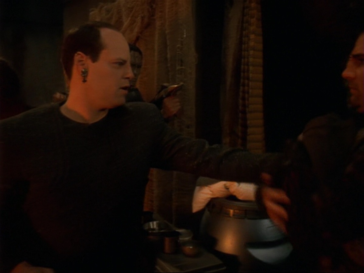 extant_StarTrek_DS9_6x17-WrongsDarkerThanDeathOrNight_1701.jpg