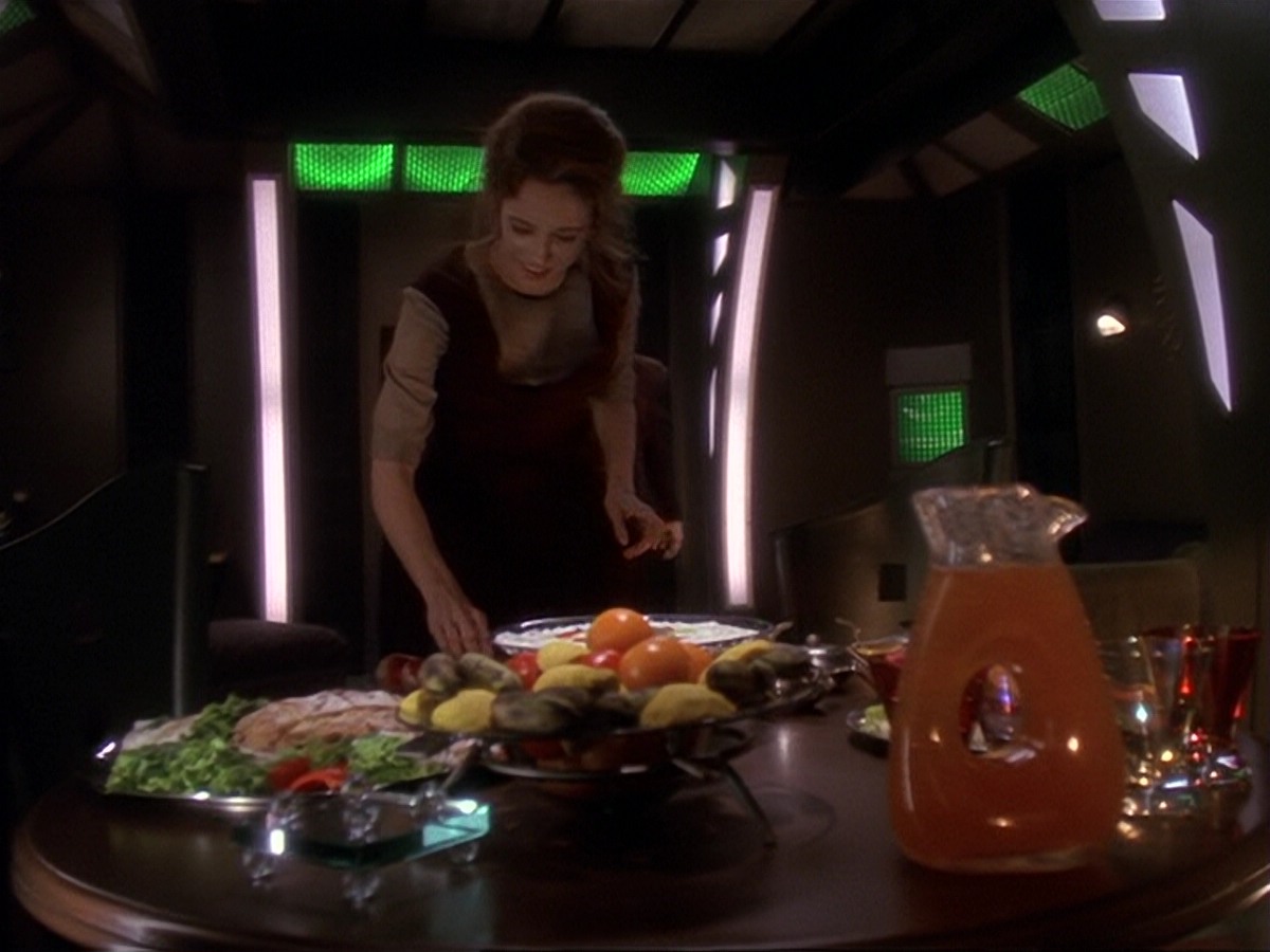 extant_StarTrek_DS9_6x17-WrongsDarkerThanDeathOrNight_1909.jpg