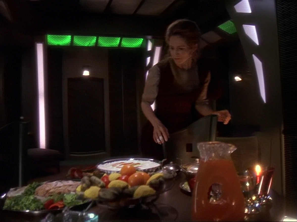 extant_StarTrek_DS9_6x17-WrongsDarkerThanDeathOrNight_1932.jpg