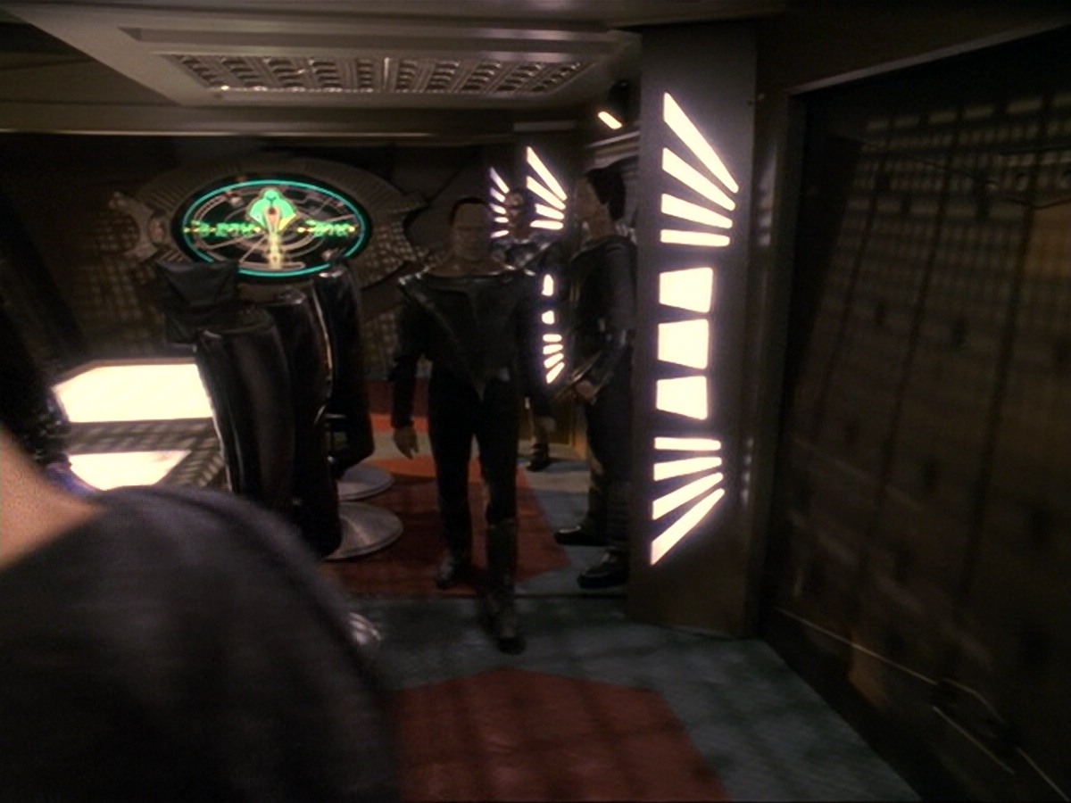 extant_StarTrek_DS9_6x17-WrongsDarkerThanDeathOrNight_2230.jpg