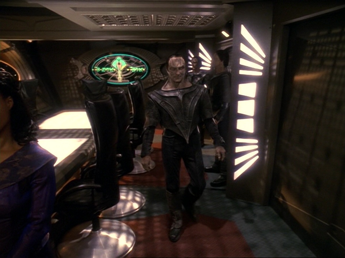 extant_StarTrek_DS9_6x17-WrongsDarkerThanDeathOrNight_2232.jpg
