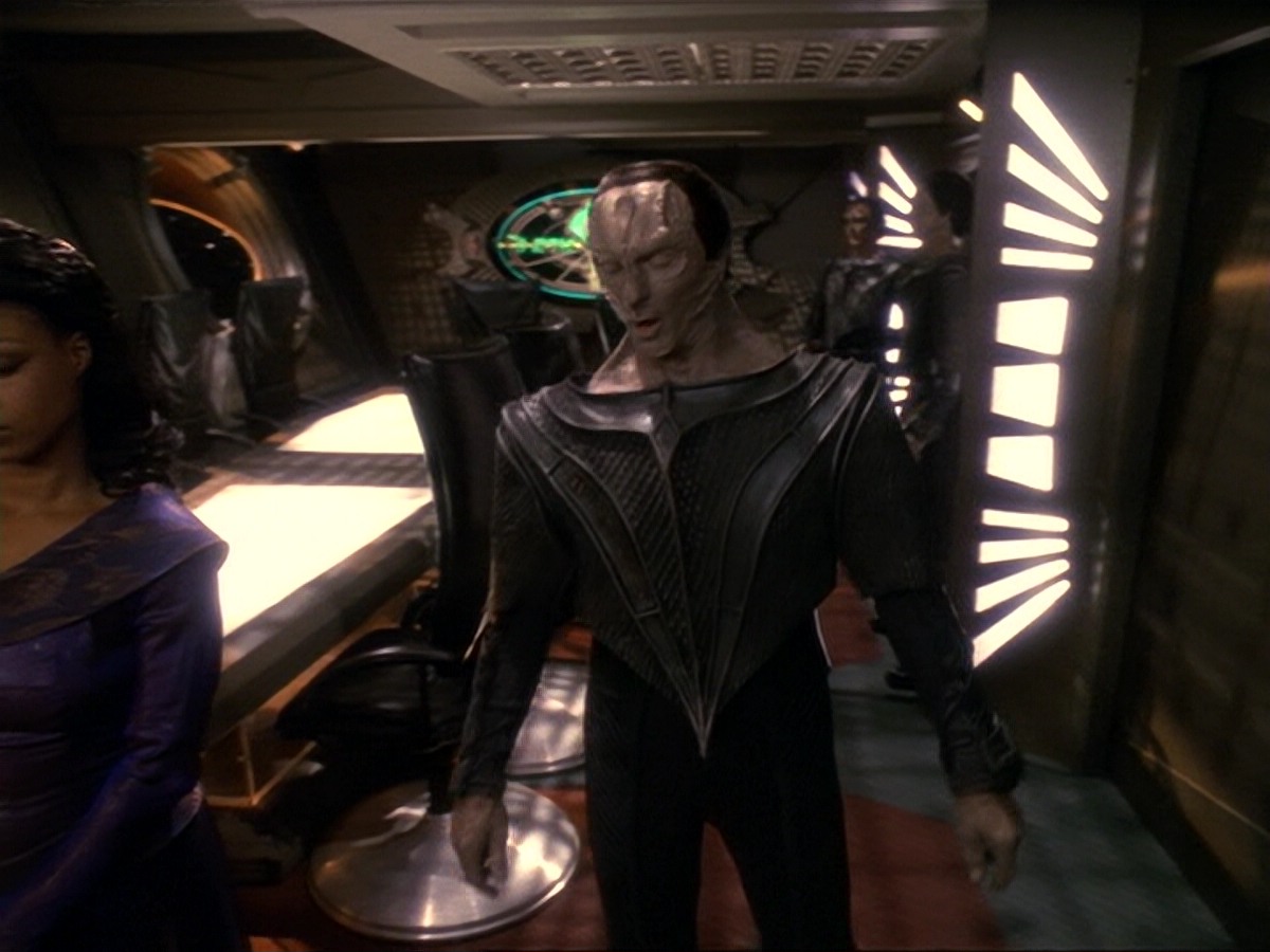 extant_StarTrek_DS9_6x17-WrongsDarkerThanDeathOrNight_2235.jpg