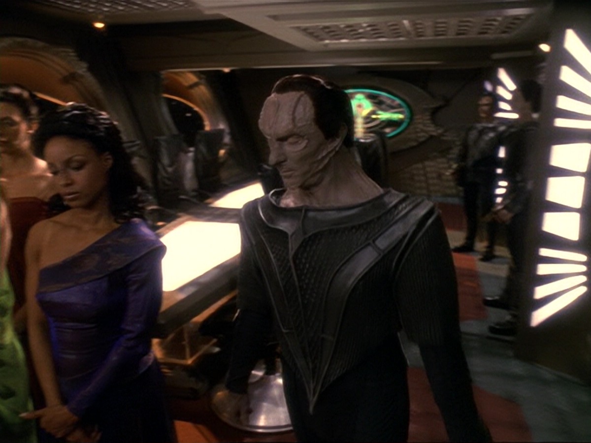 extant_StarTrek_DS9_6x17-WrongsDarkerThanDeathOrNight_2236.jpg