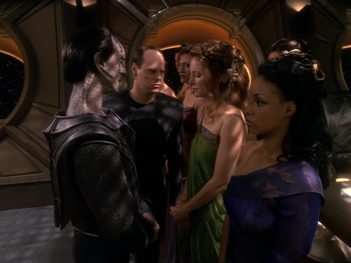 extant_StarTrek_DS9_6x17-WrongsDarkerThanDeathOrNight_2338.jpg