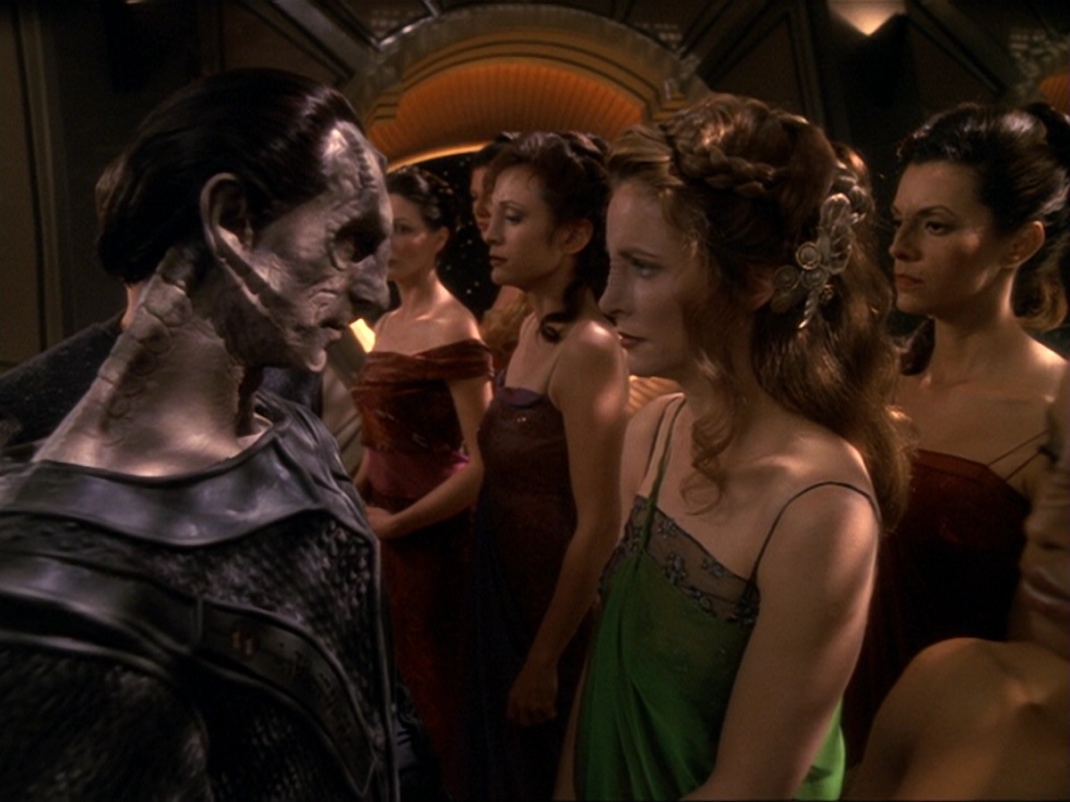 extant_StarTrek_DS9_6x17-WrongsDarkerThanDeathOrNight_2349.jpg