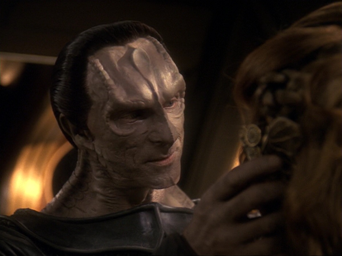 extant_StarTrek_DS9_6x17-WrongsDarkerThanDeathOrNight_2370.jpg