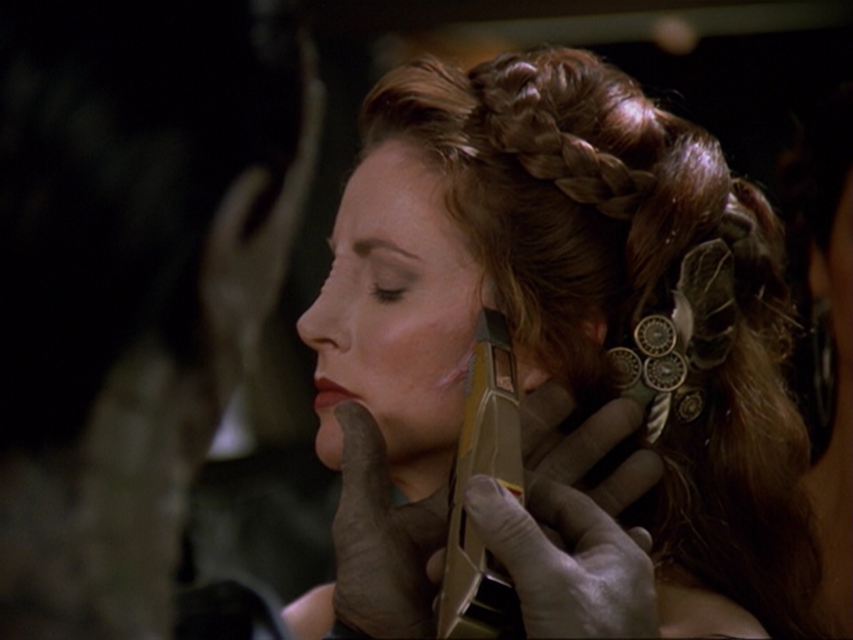 extant_StarTrek_DS9_6x17-WrongsDarkerThanDeathOrNight_2443.jpg